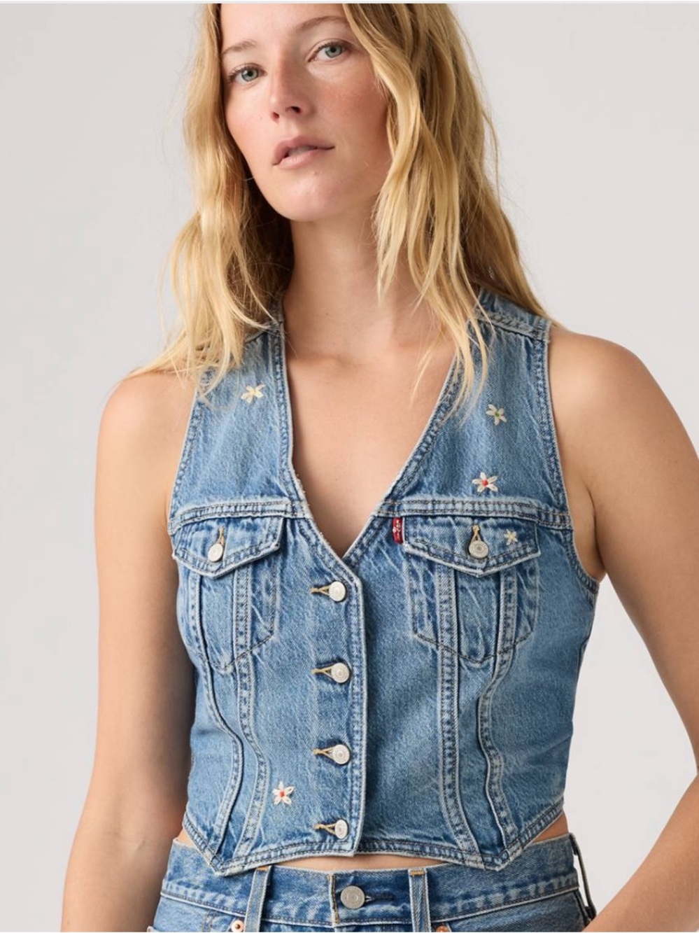Levi's Women’s Bee In The Bonnet Vest Denim Embroidered Flowers Sz Xs NWT
